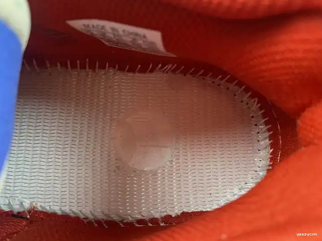 Yeezy Hi-Res HQ6979 Boost 700 Red Adidas 0530